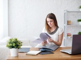 Drie dingen die we tijdens het thuiswerken ontdekt hebben vrouw thuis werken