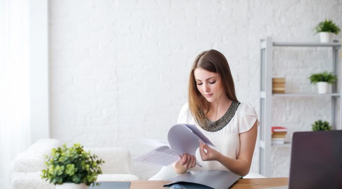 Drie dingen die we tijdens het thuiswerken ontdekt hebben vrouw thuis werken