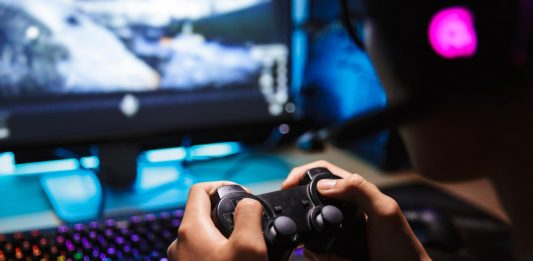 Hoe zorg je ervoor dat je kind niet te veel gamet? Depositphotos_211747898_S