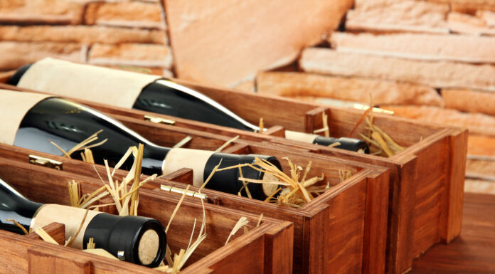 Vier je Bedrijfsjubileum met een Fles Wijn met Eigen Etiket! fles wijn cadeau