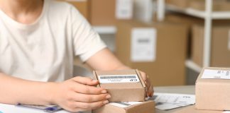 Hoe kleine webshops kunnen concurreren met grote spelers op het gebied van verzending Pakketten verzenden