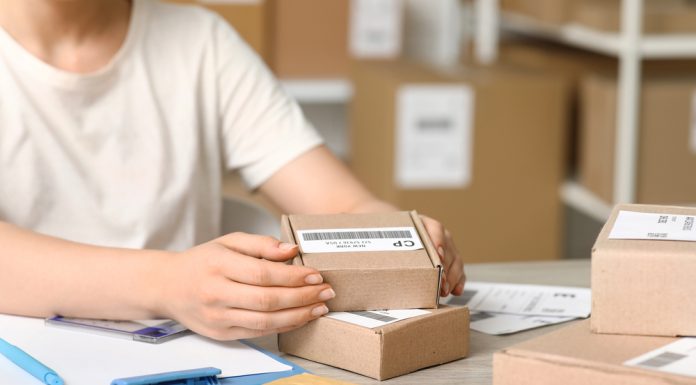 Hoe kleine webshops kunnen concurreren met grote spelers op het gebied van verzending Pakketten verzenden